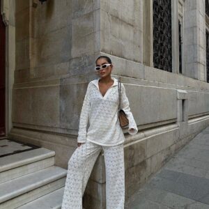 חליפת פנאי סרוגה לנשים בצבע לבן