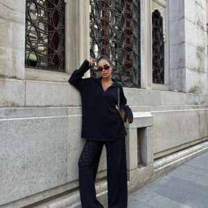 חליפת פנאי סרוגה לנשים בצבע שחור